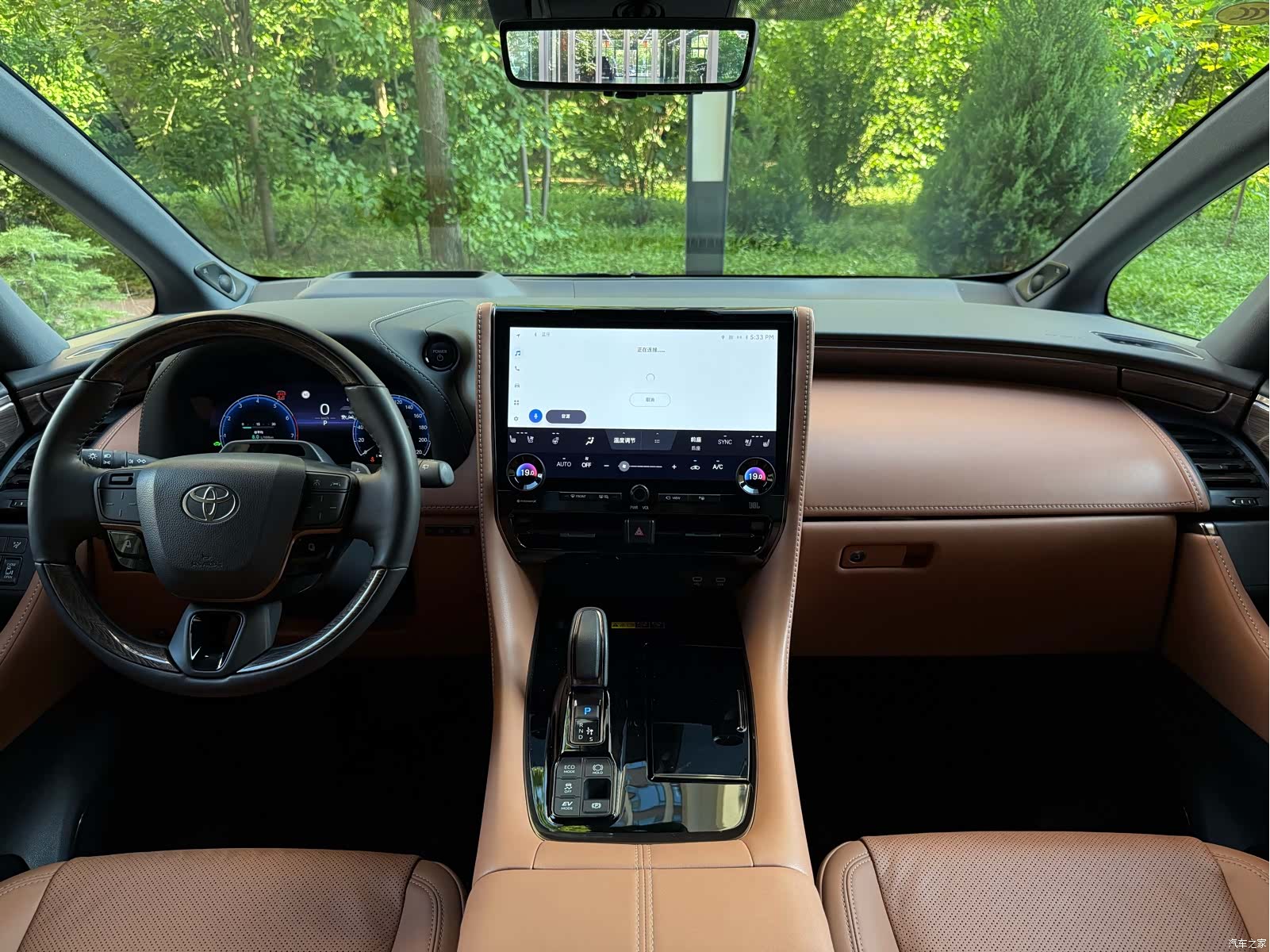 Toyota Alphard, 2025 12