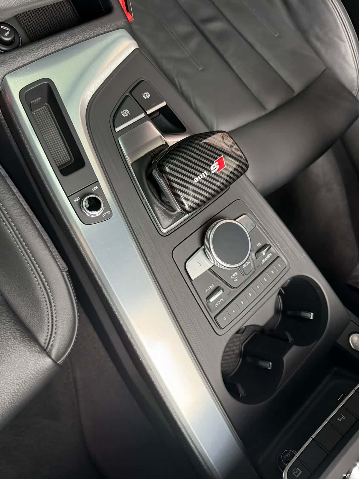 Audi A4L, 2018 все фото