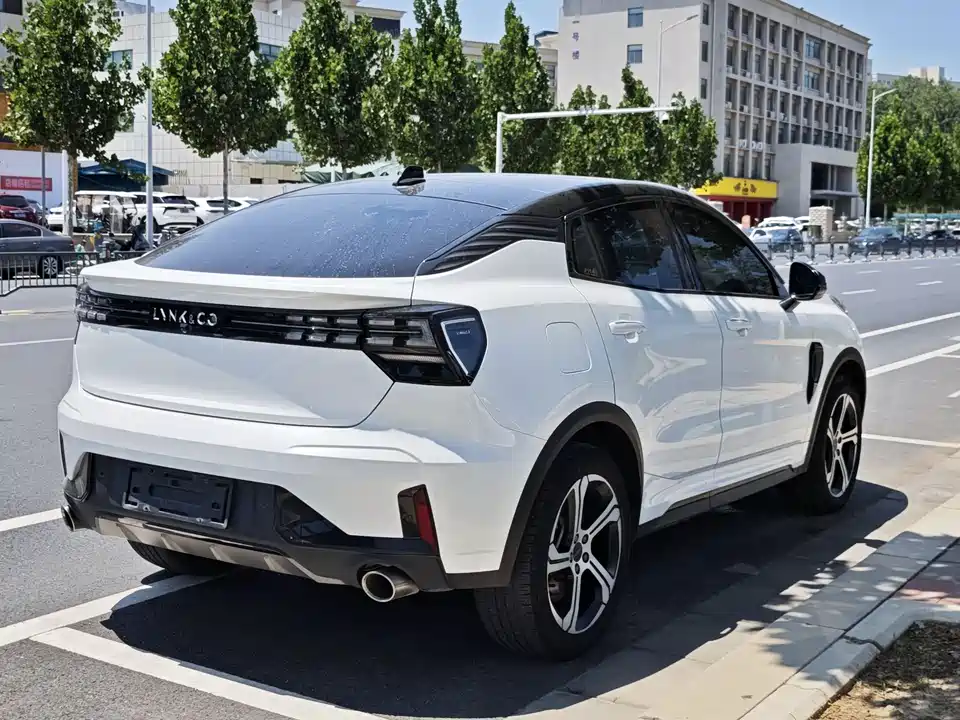 Lynk & Co 05
