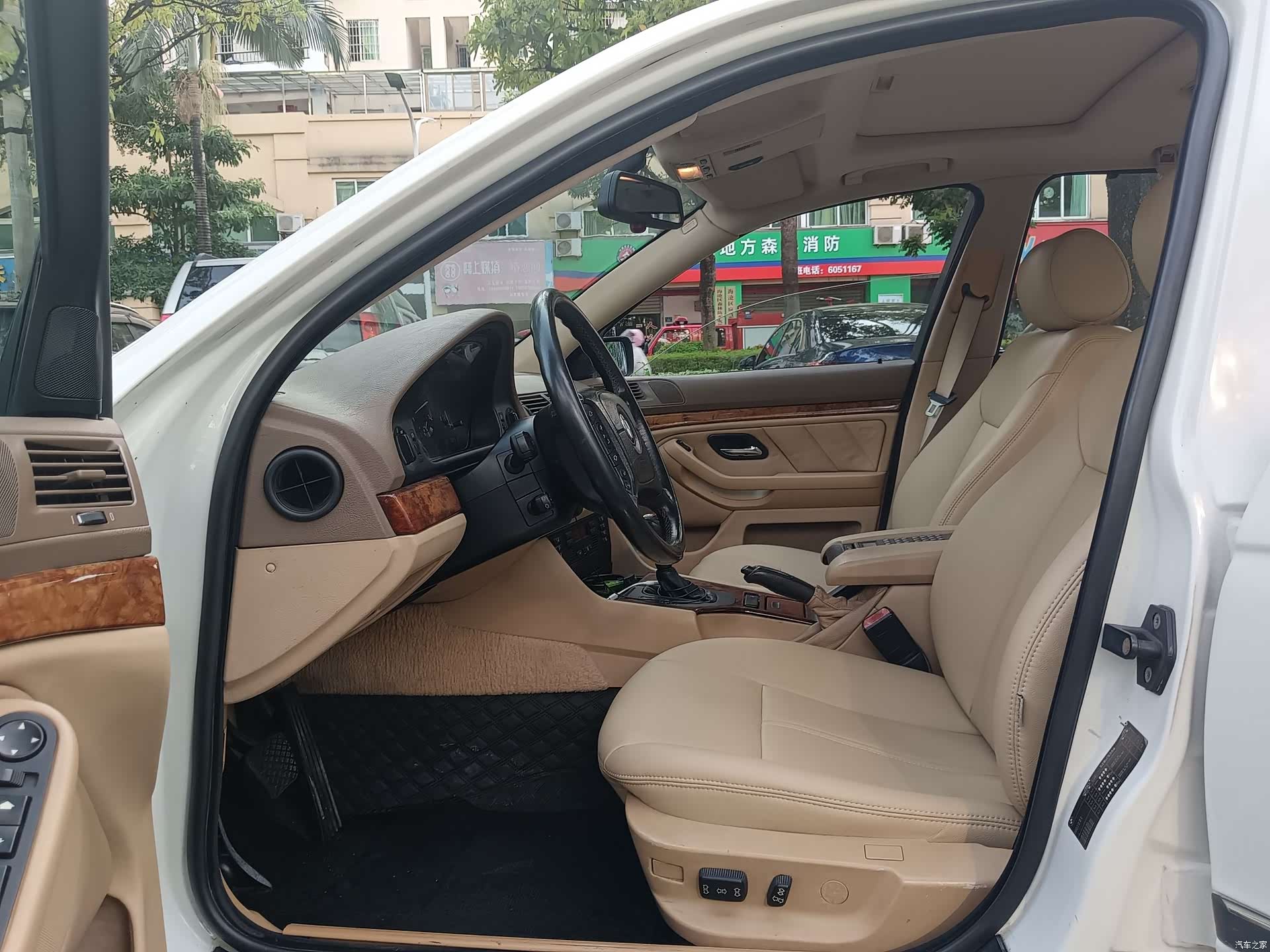BMW 5 Series, 2001 15