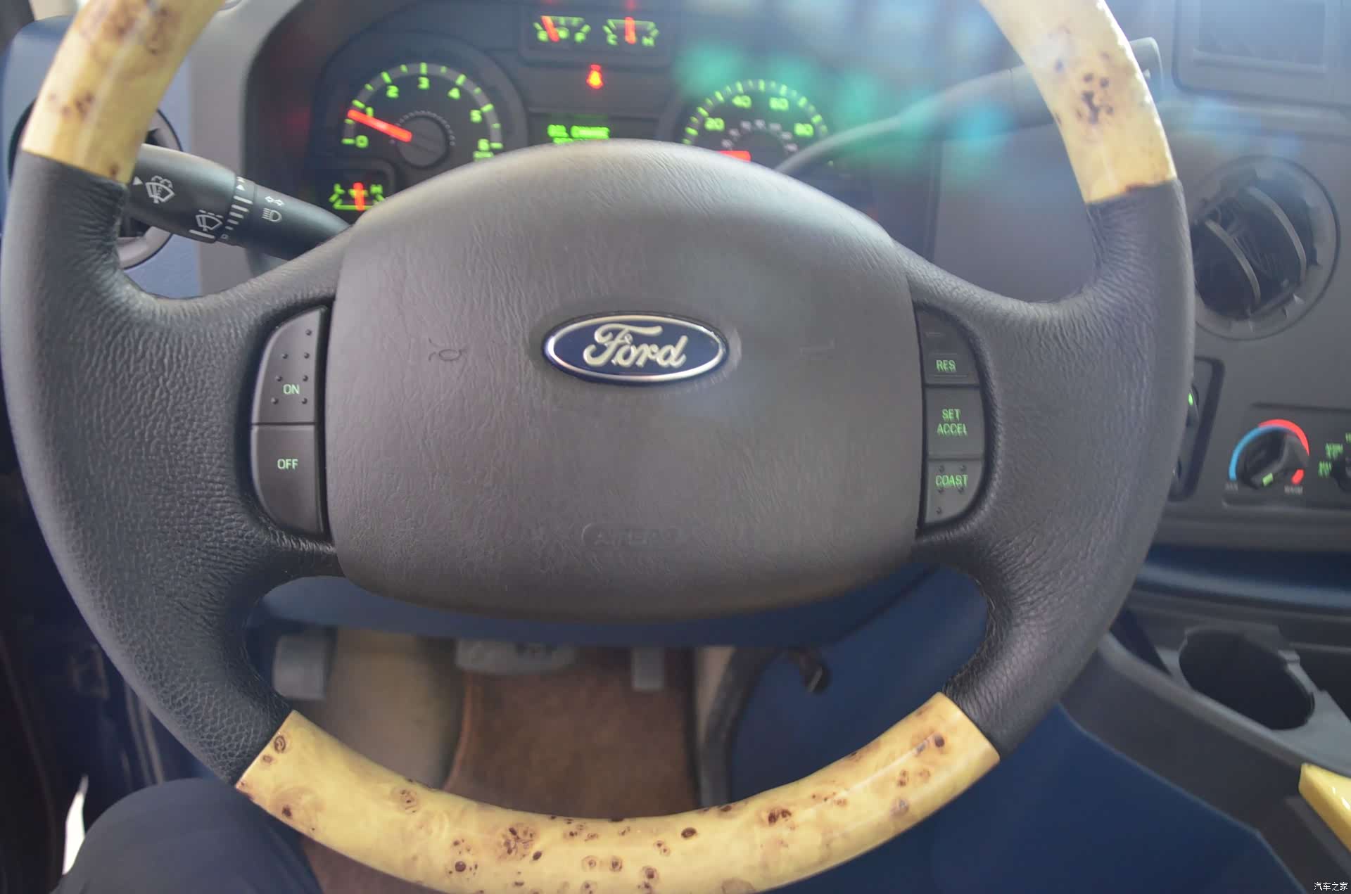 Ford E350, 2017 11