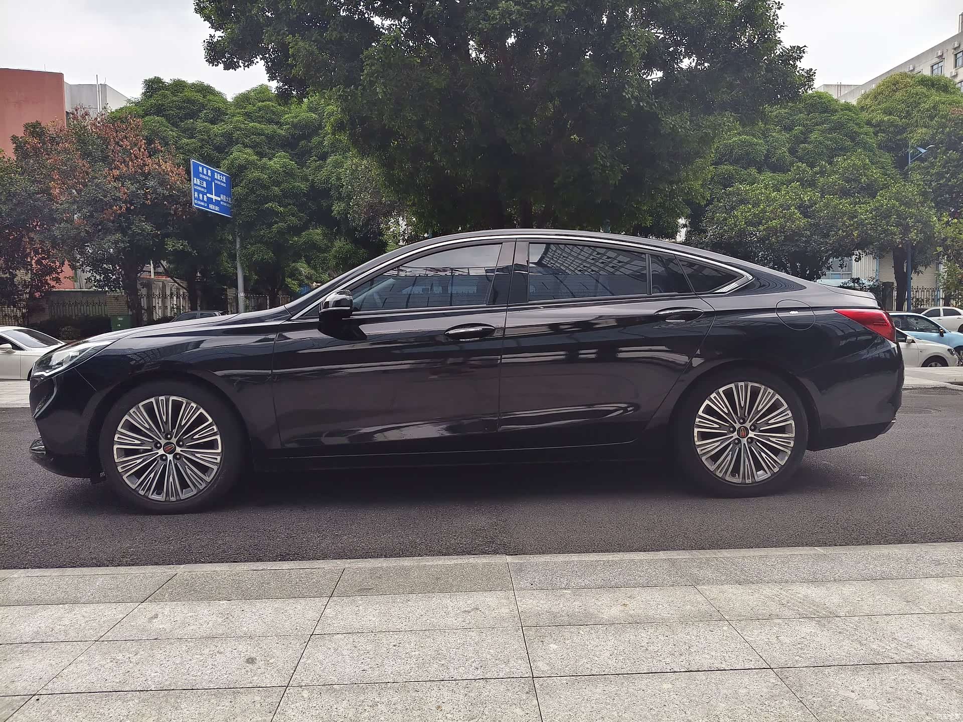 Hongqi H5, 2021 4
