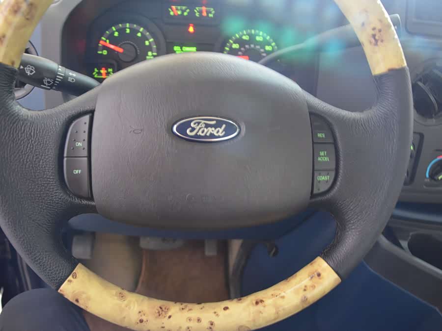 Ford E350 2017, фото 11