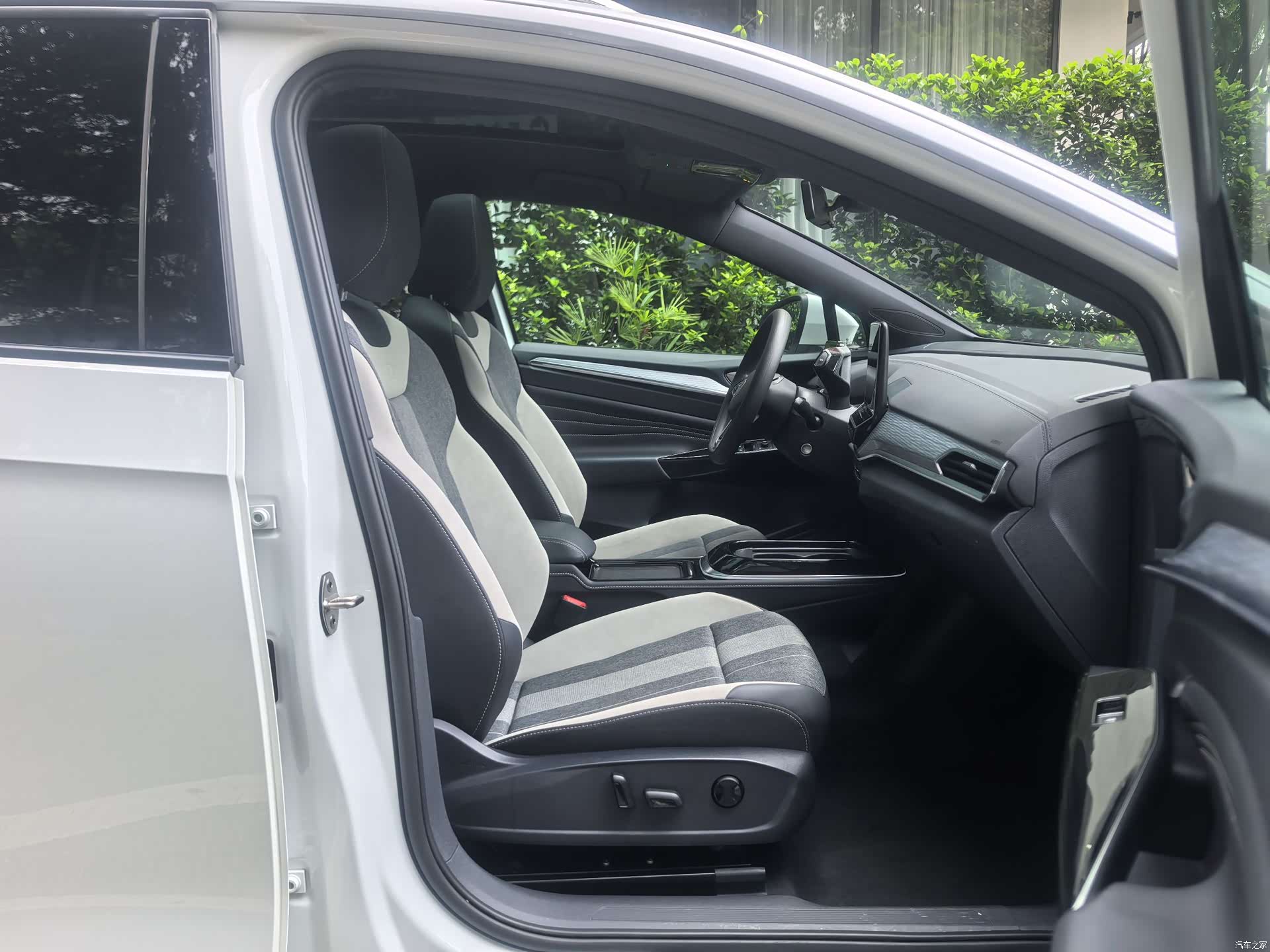 Volkswagen ID.4, 2023 9