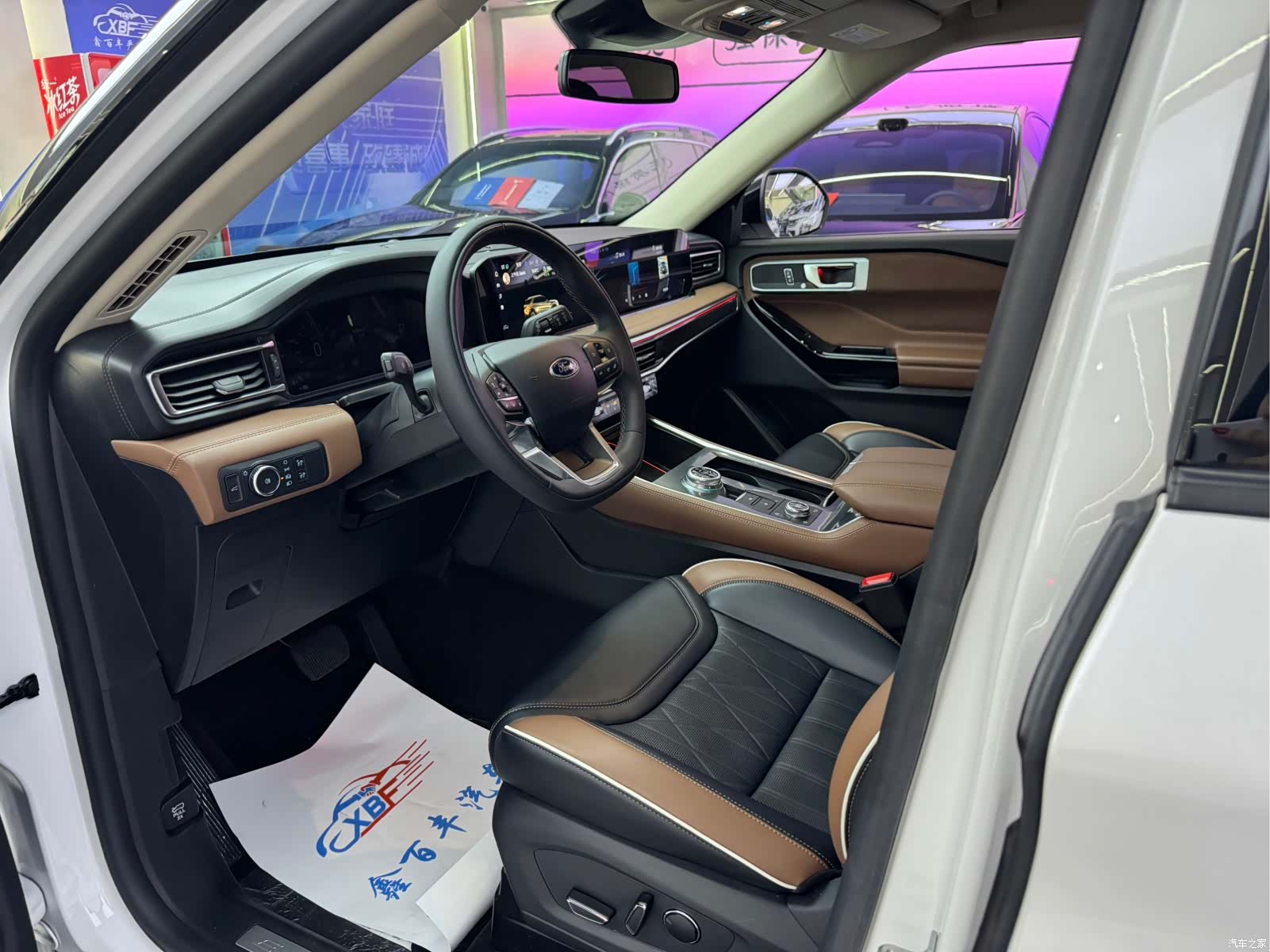 Ford Explorer, 2024 4