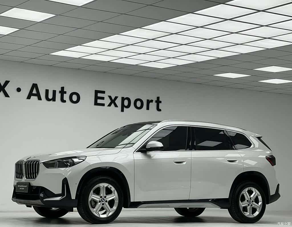BMW X1, 2023 все фото
