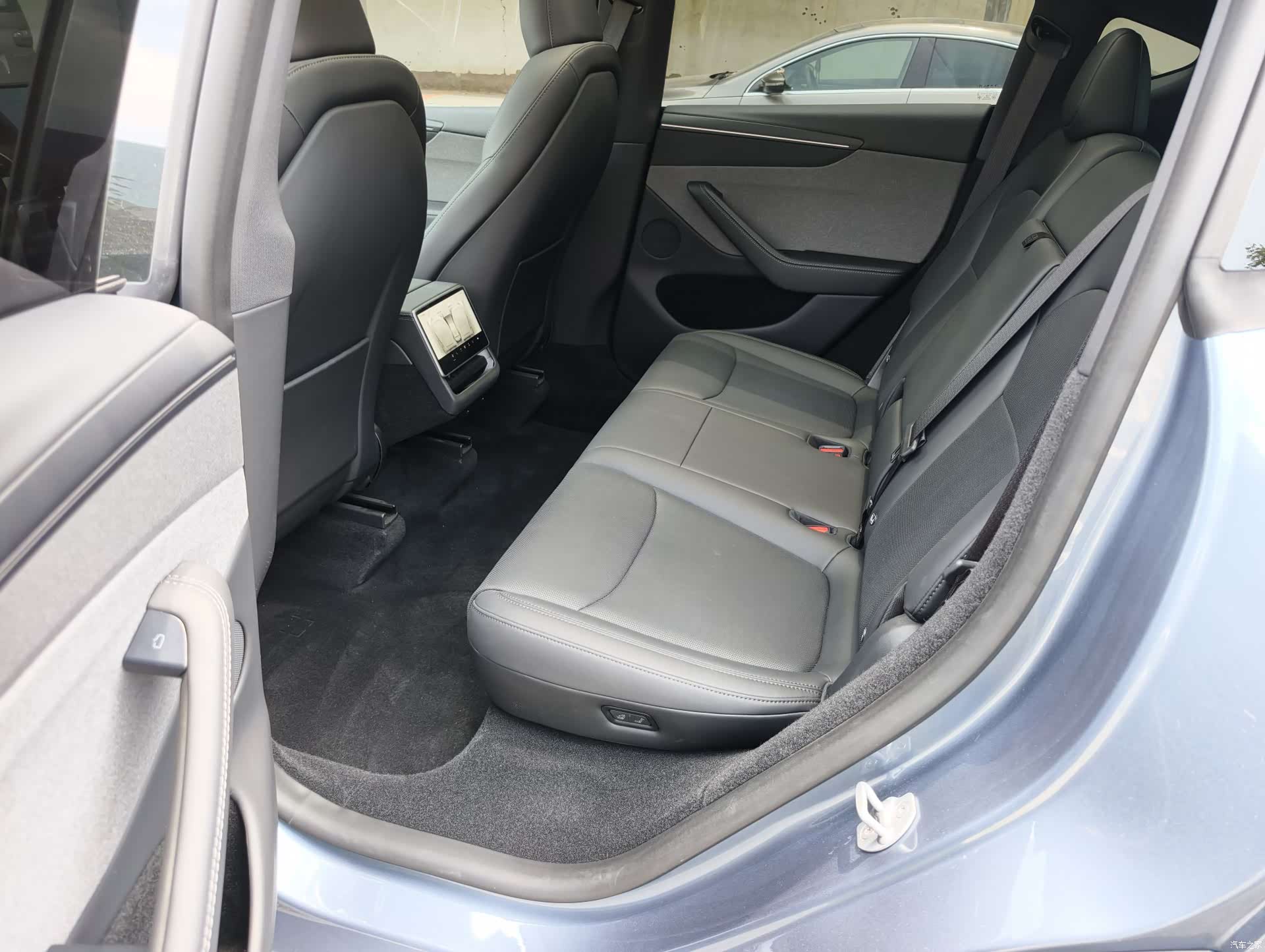 Tesla Model Y, 2026 8
