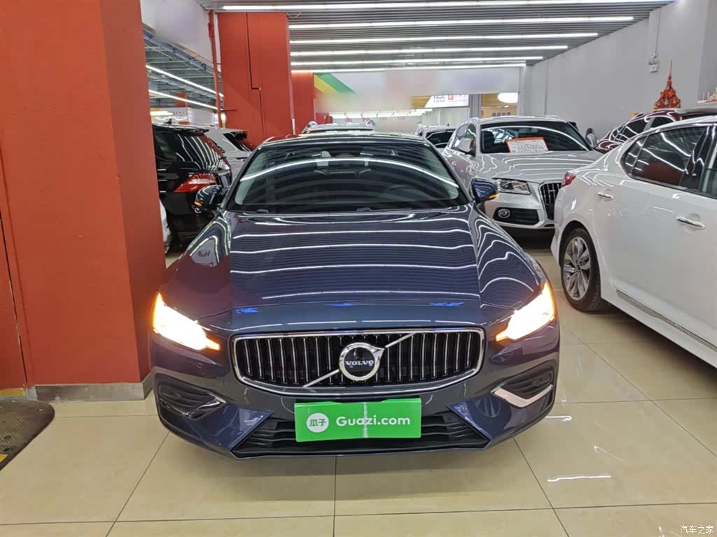 Volvo S60, 2023 3