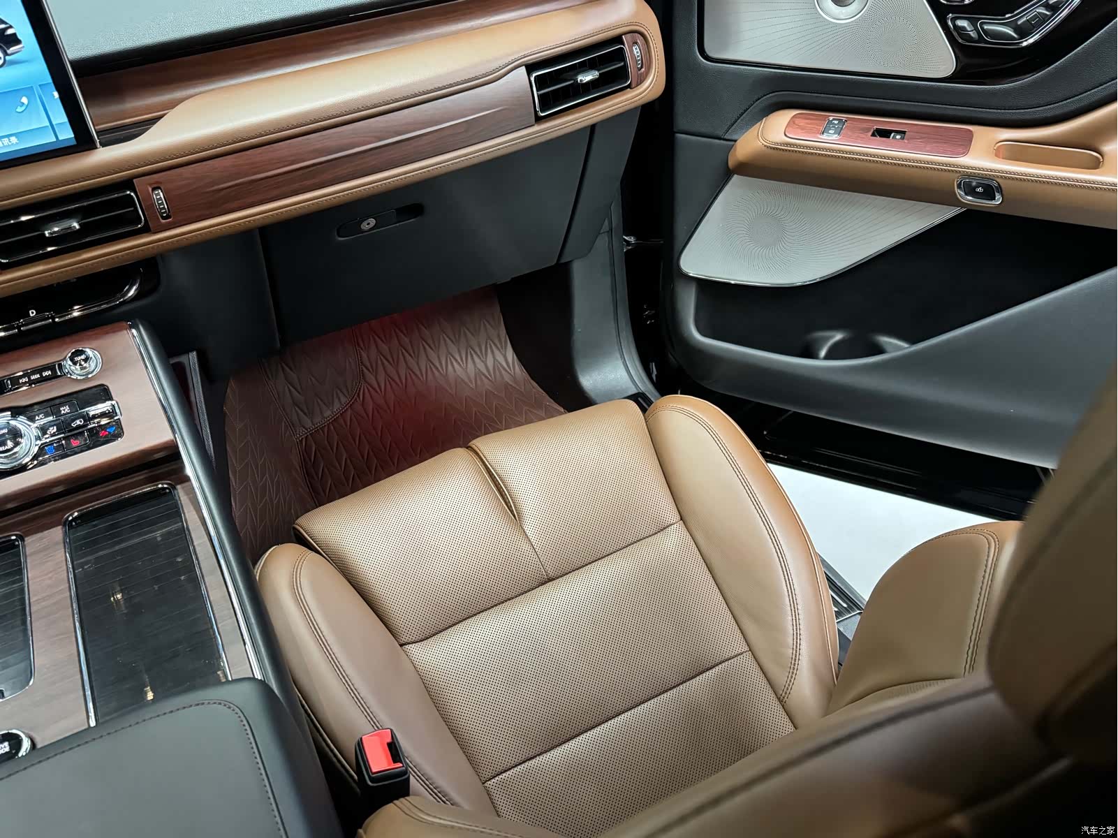 Lincoln Aviator, 2021 14
