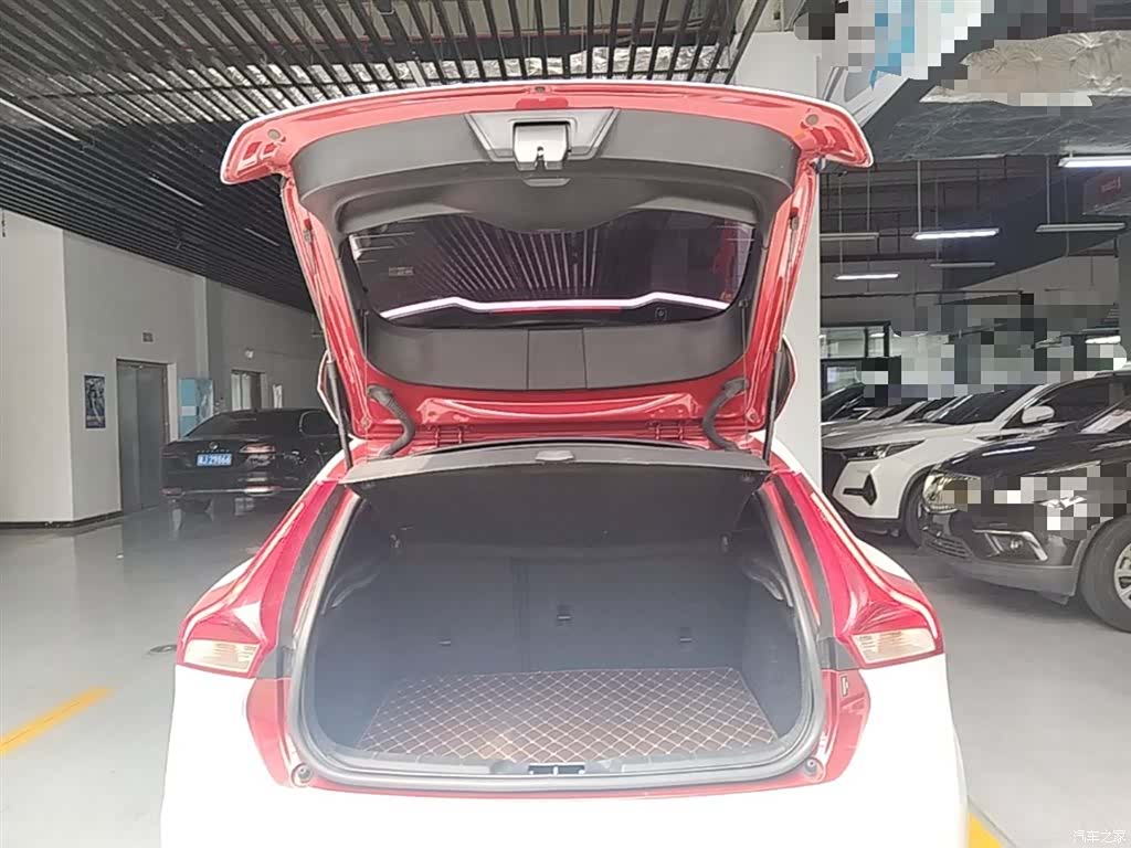 Volvo V40, 2019 19