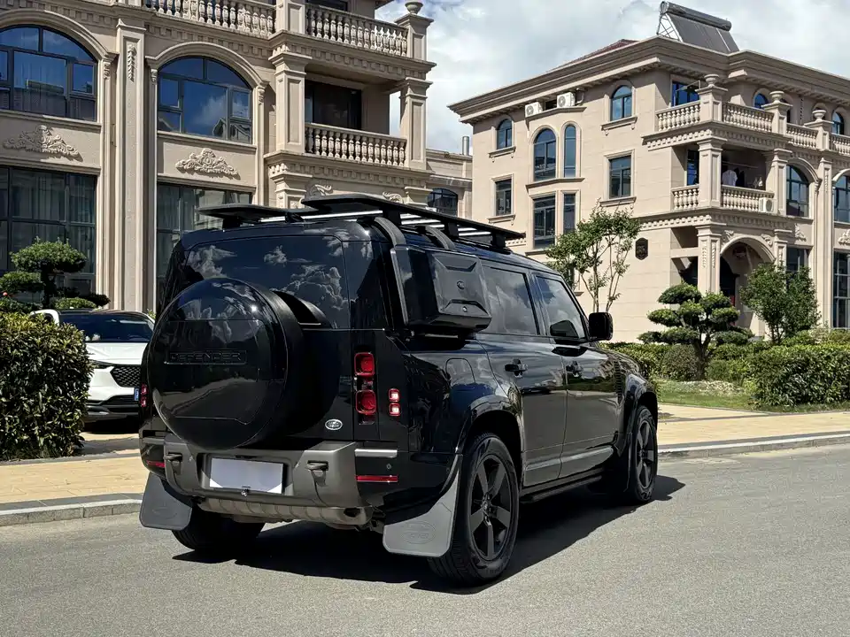 Land Rover guard