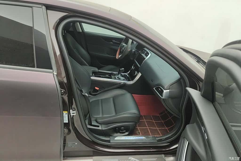 Land Rover XEL, 2021 8