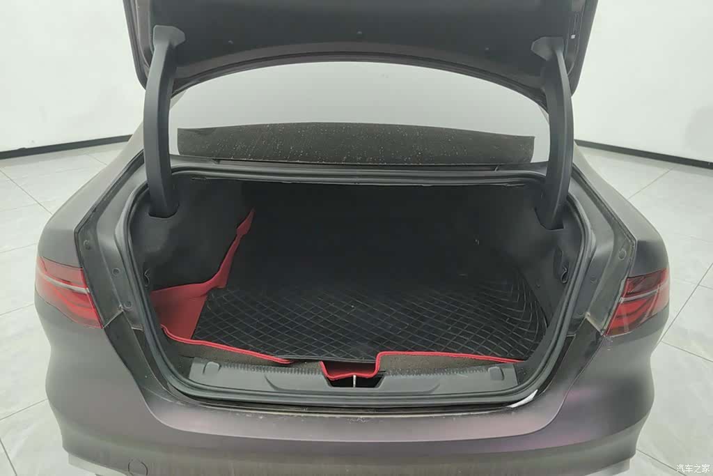 Land Rover XEL, 2021 4