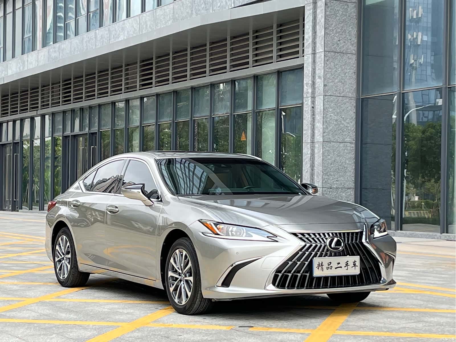 Lexus ES, 2024 3