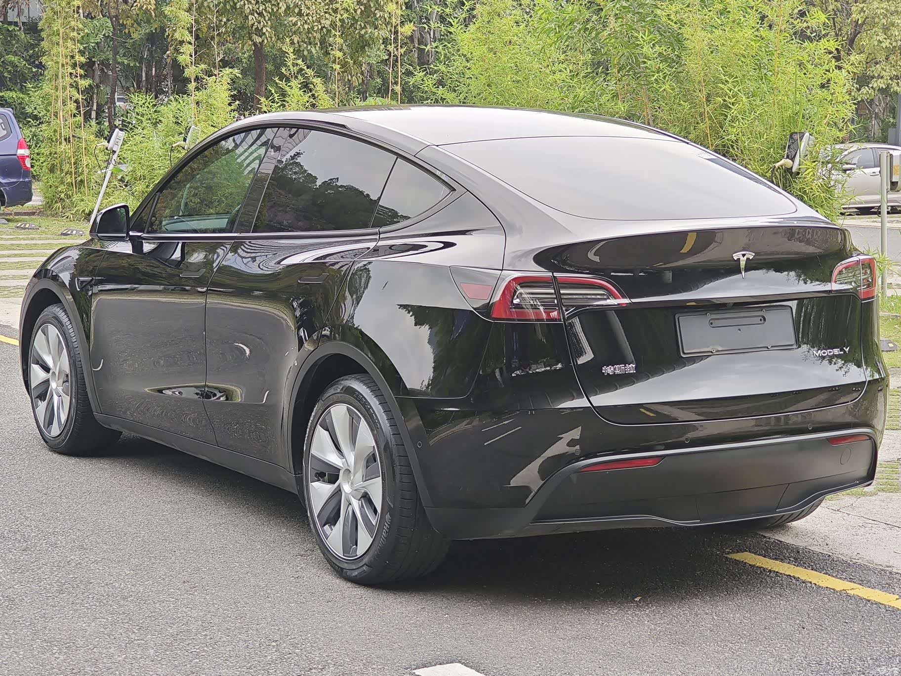 Tesla Model Y, 2021 4