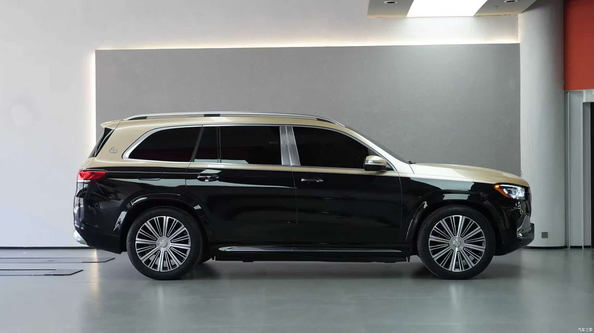 Maybach GLS, 2023 3