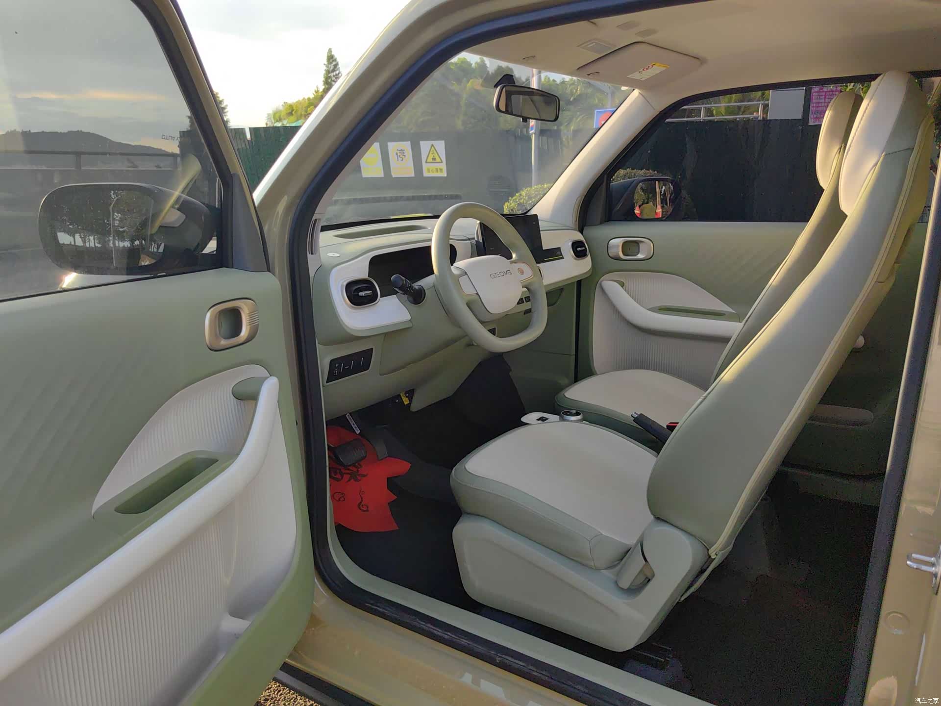 Geely Panda, 2025 8