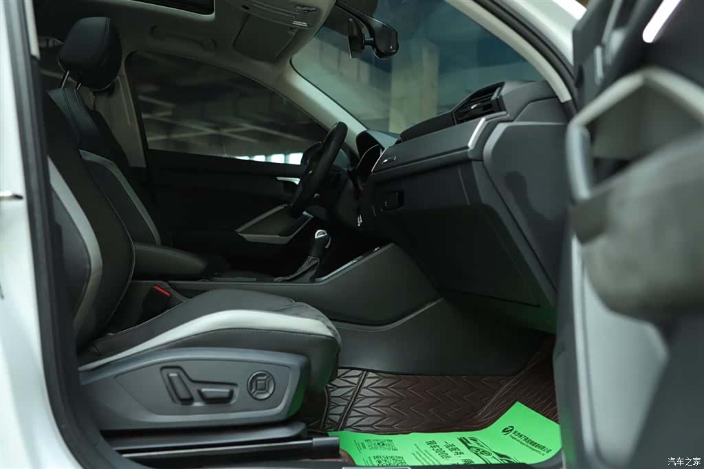 Audi Q3, 2023 10