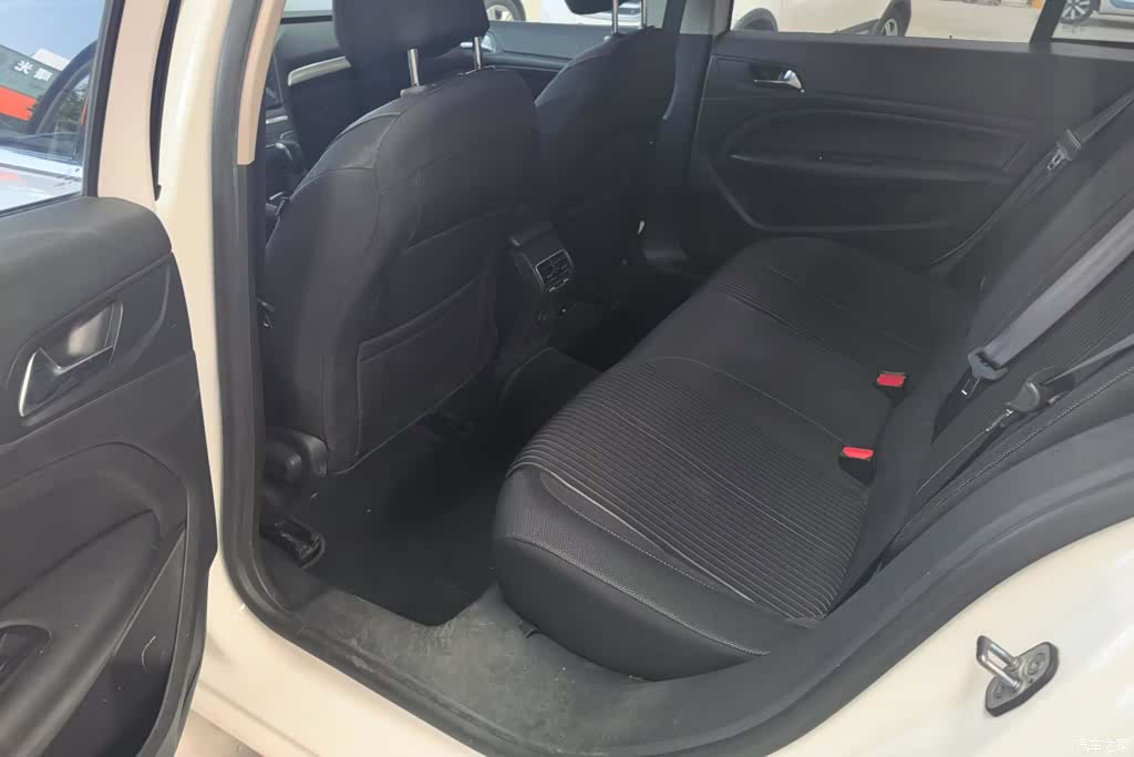 Peugeot 408, 2017 11