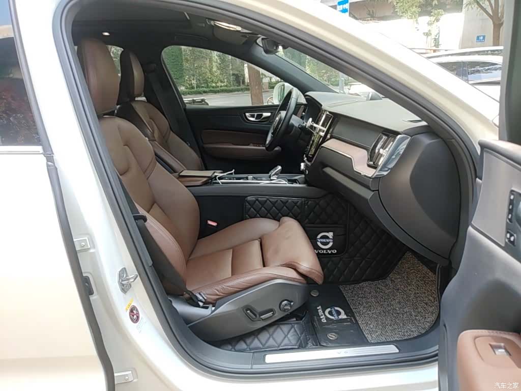Volvo XC60, 2022 25