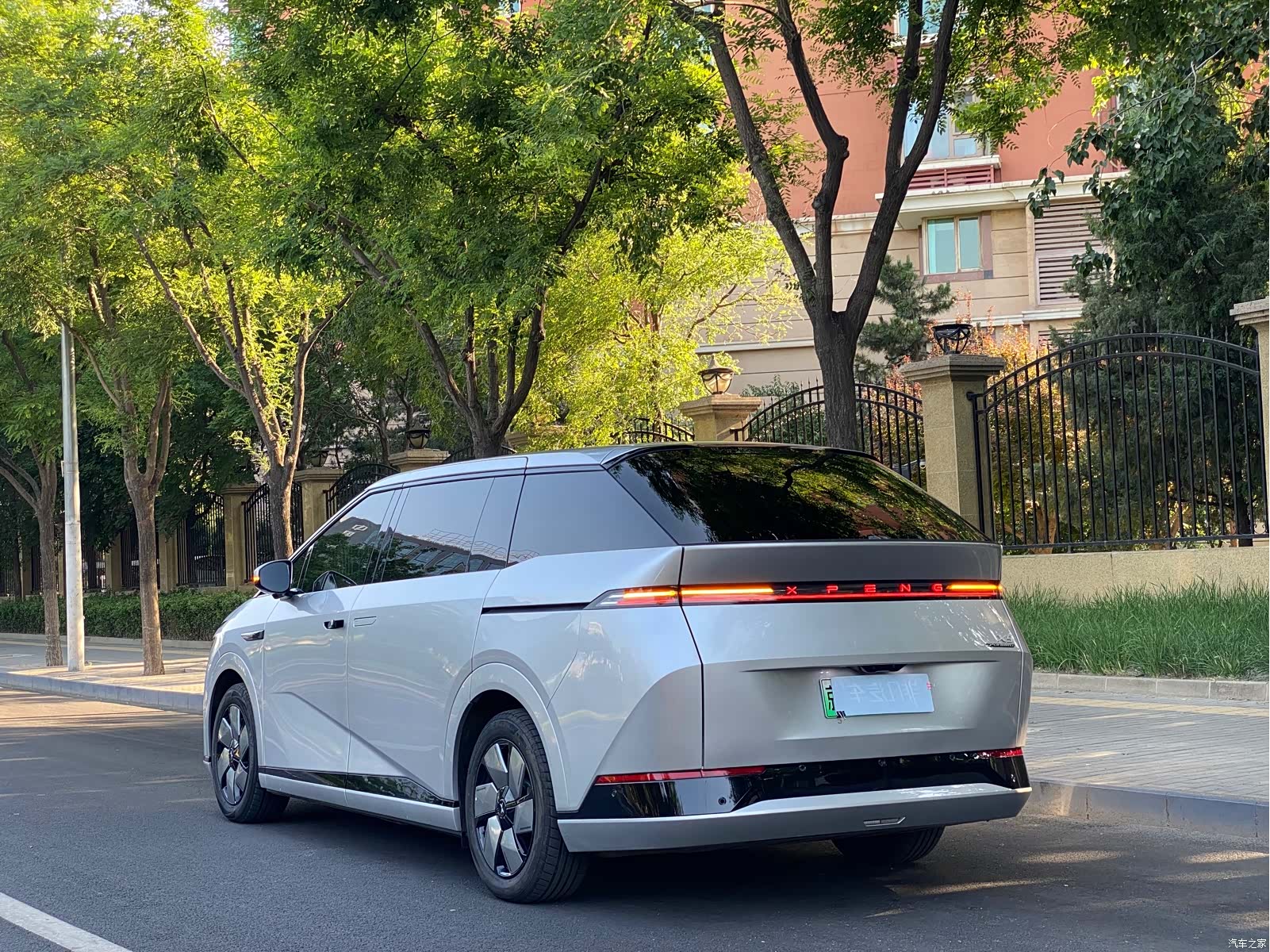 Xpeng X9, 2024 3