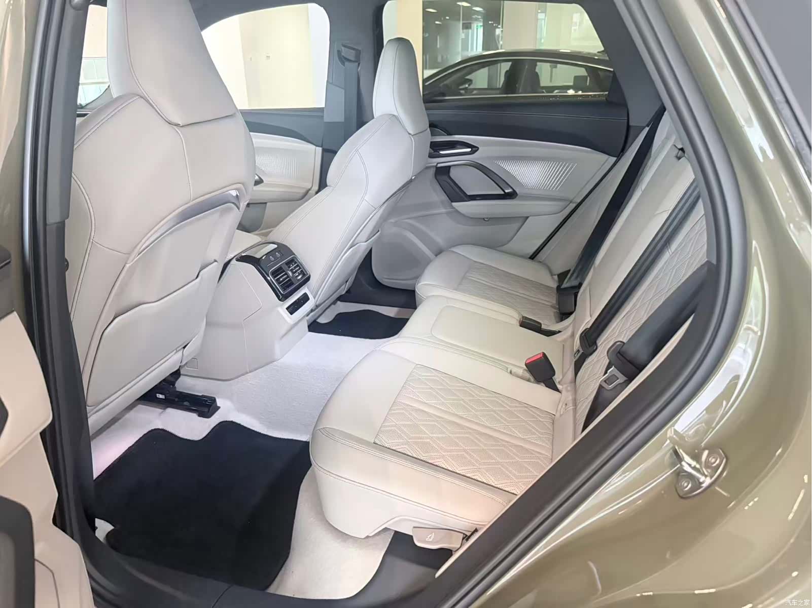 Audi Q5L, 2026 4