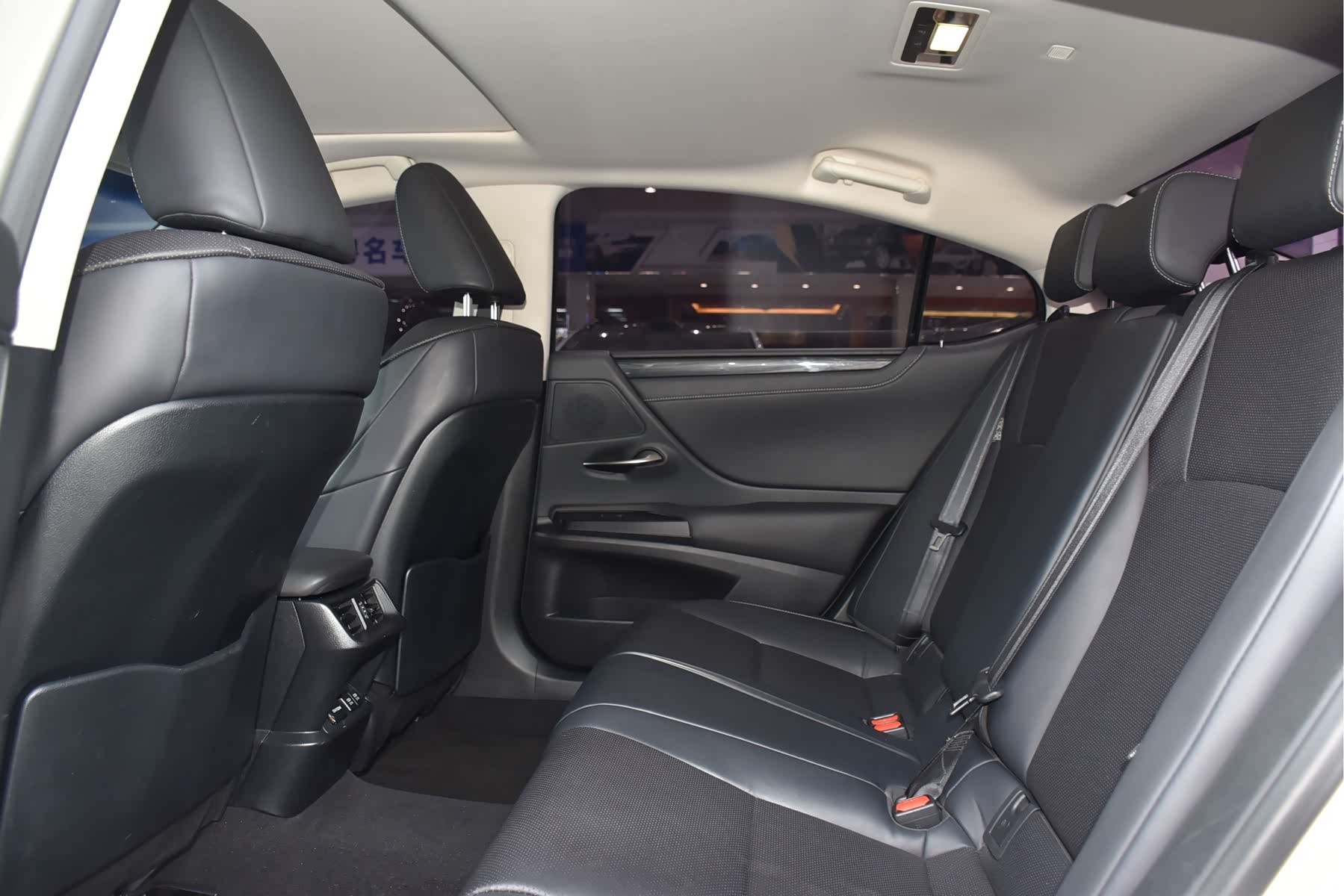 Lexus ES, 2019 7