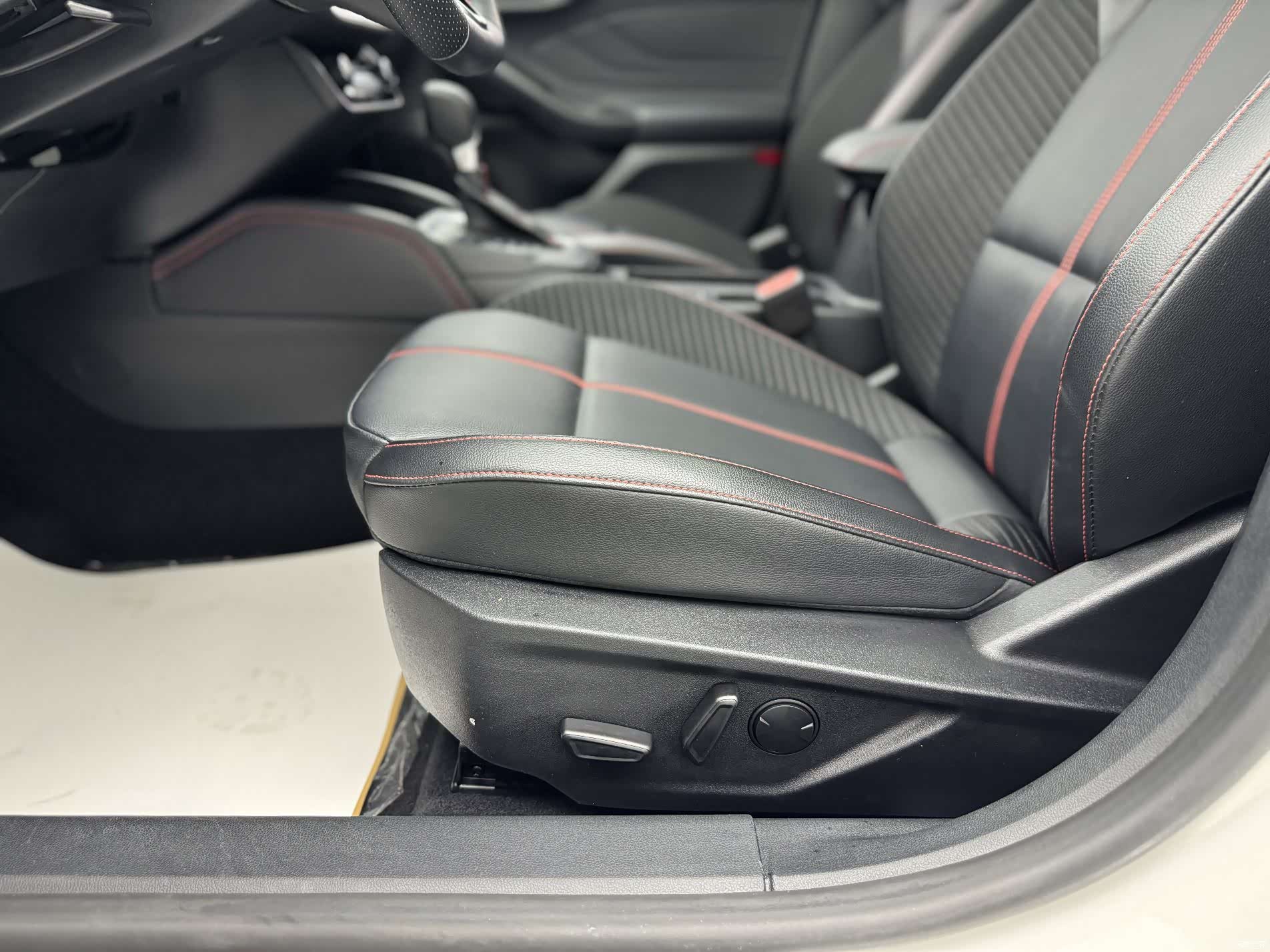 Ford Focus, 2023 15