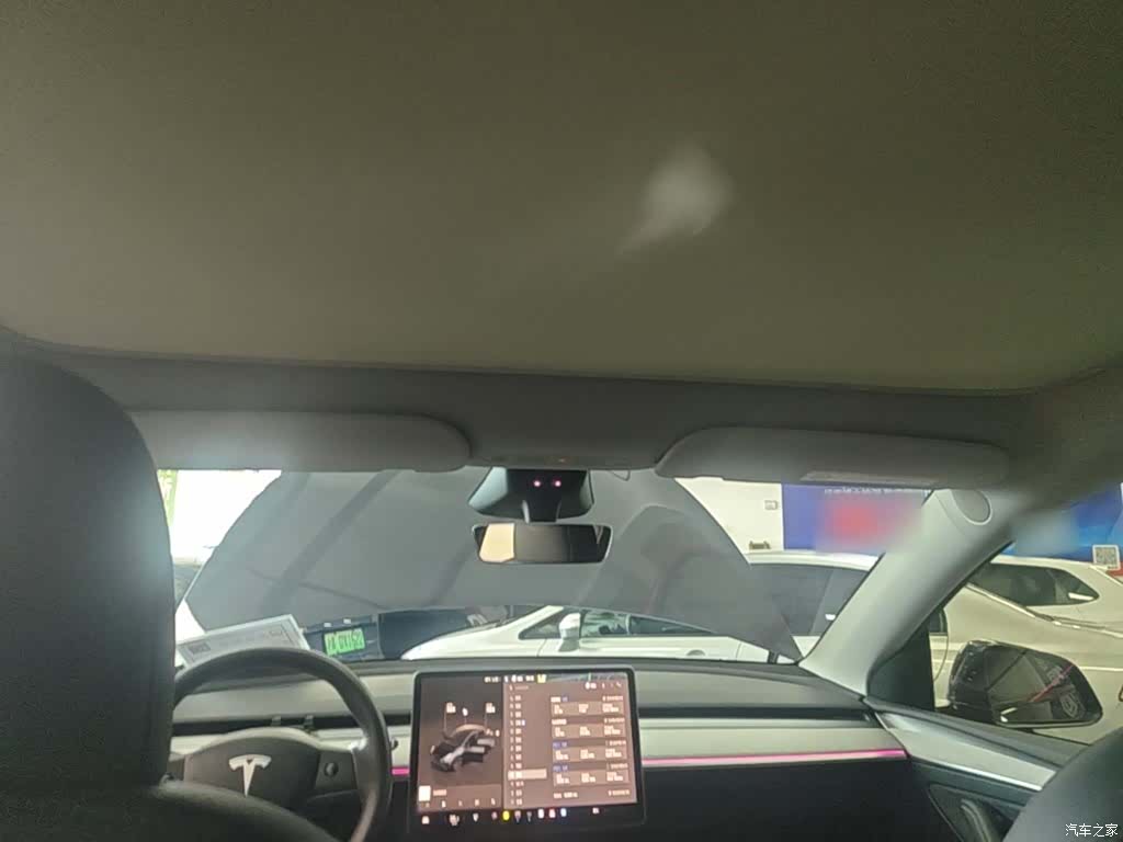 Tesla Model Y, 2024 18