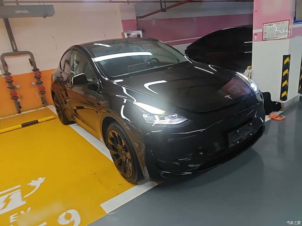 Tesla Model Y, 2023 4