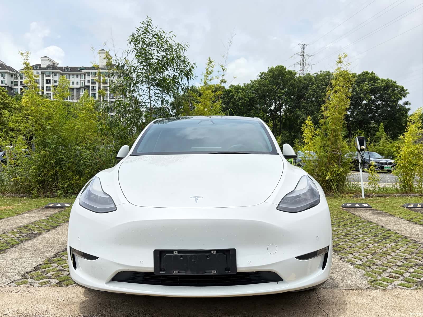 Tesla Model Y, 2022 3
