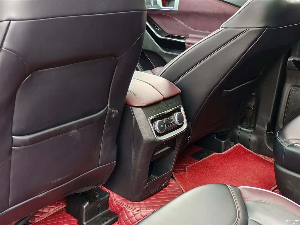 Ford Explorer, 2023 9