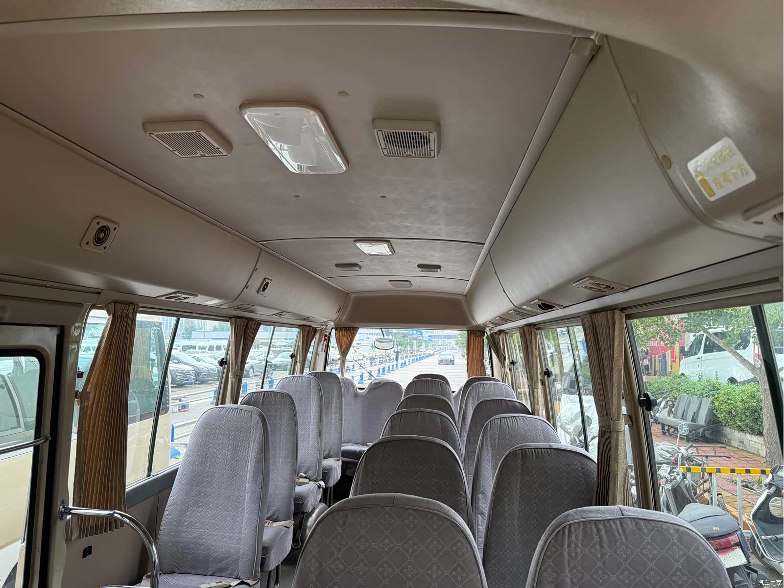 Toyota Coaster, 2009 8