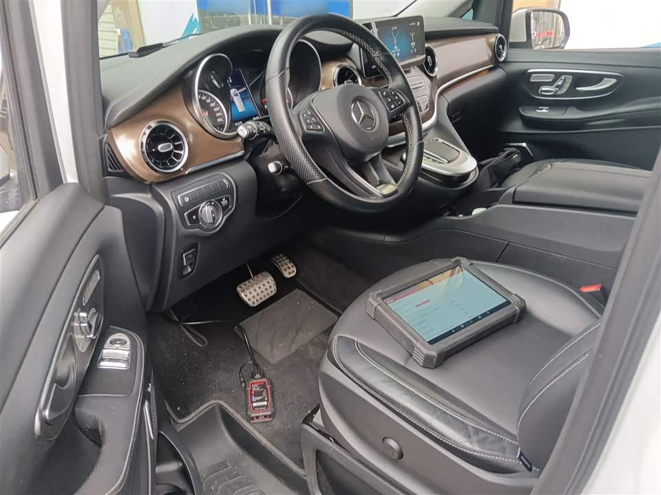 Mercedes-Benz V-class