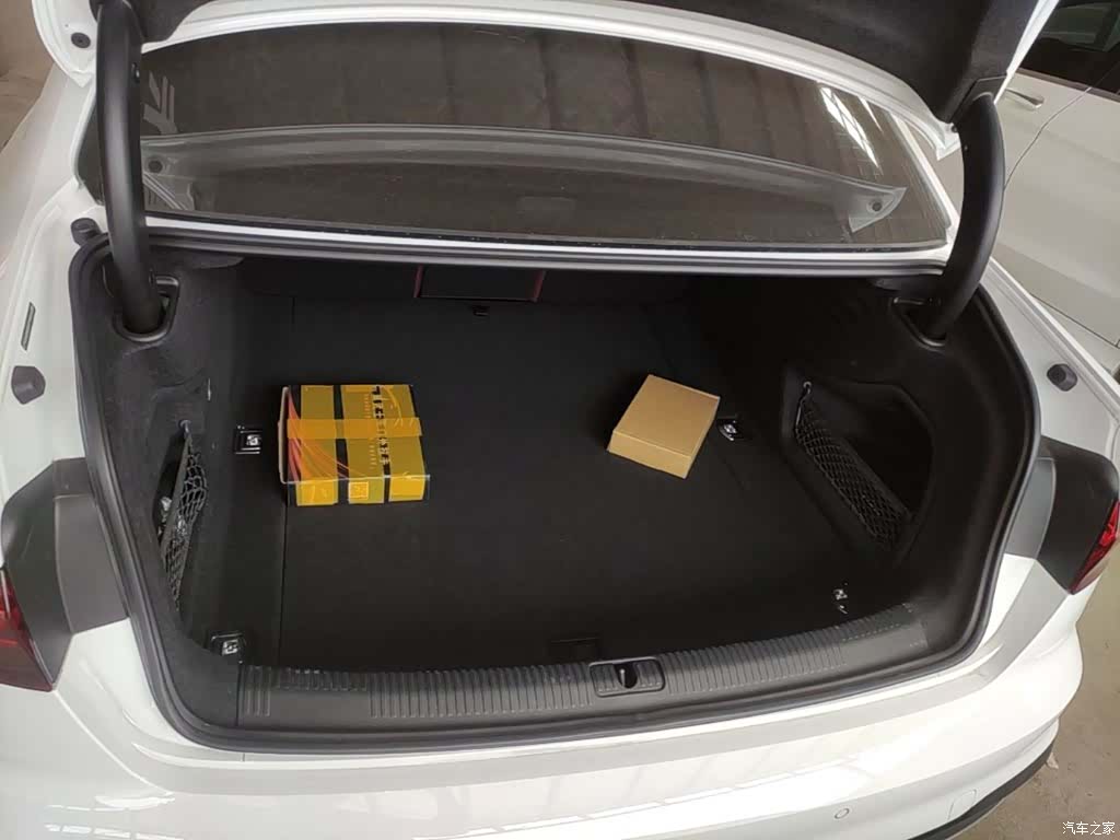 Audi A4L, 2025 13