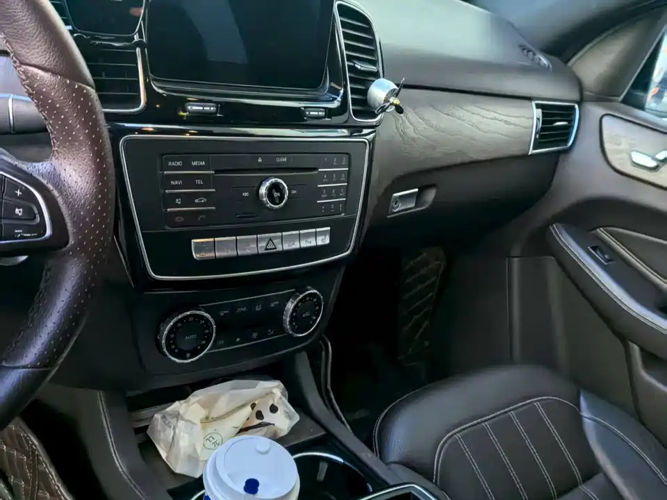 Mercedes-Benz GLE Mercedes-Benz GLE