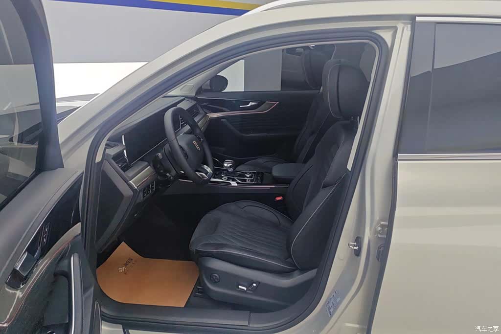 Hongqi HS5, 2022 9