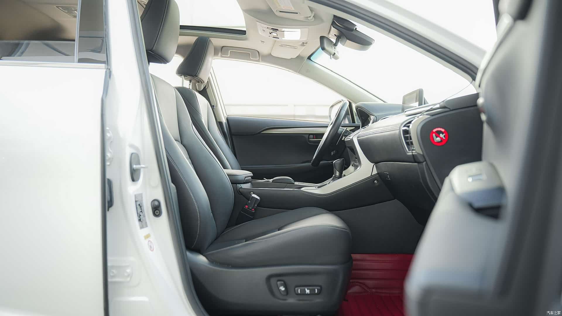 Lexus NX, 2019 11