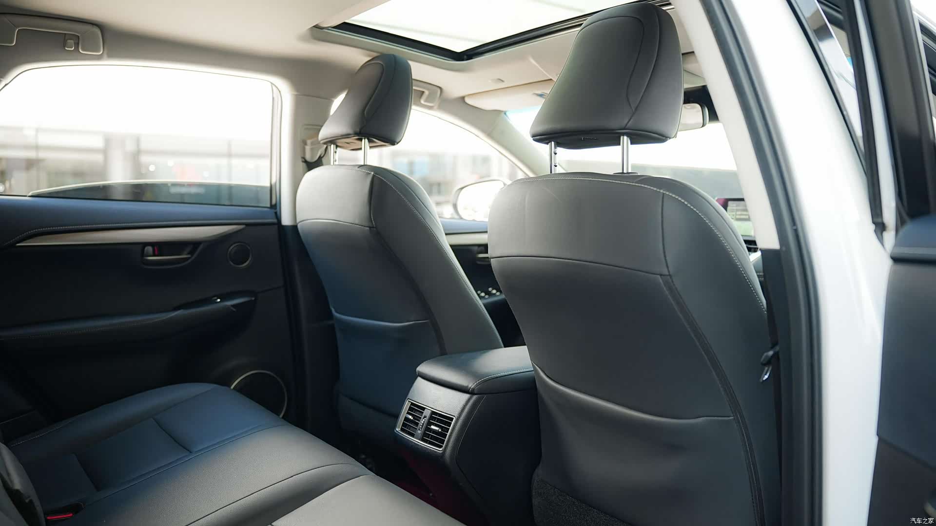 Lexus NX, 2019 13