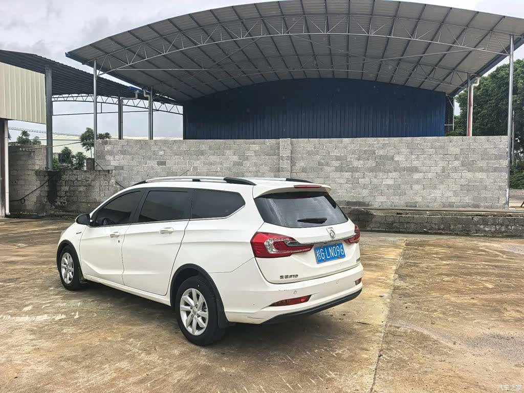 Wuling 310W, 2017 все фото
