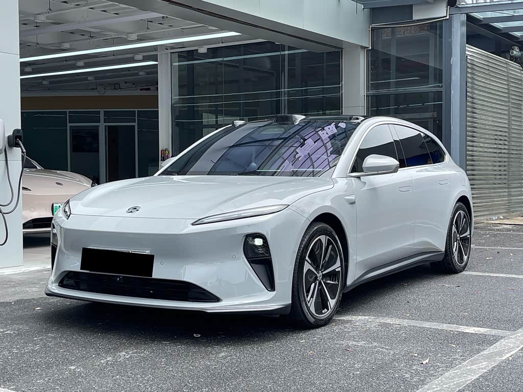 NIO ET5