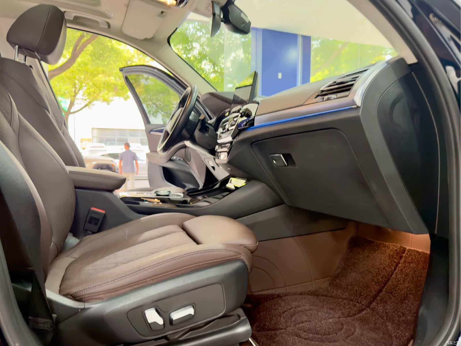 BMW iX3, 2023 13