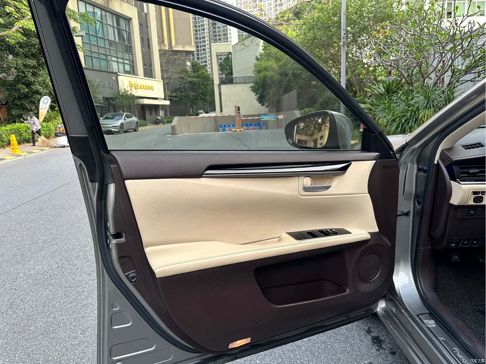 Lexus ES, 2016 12