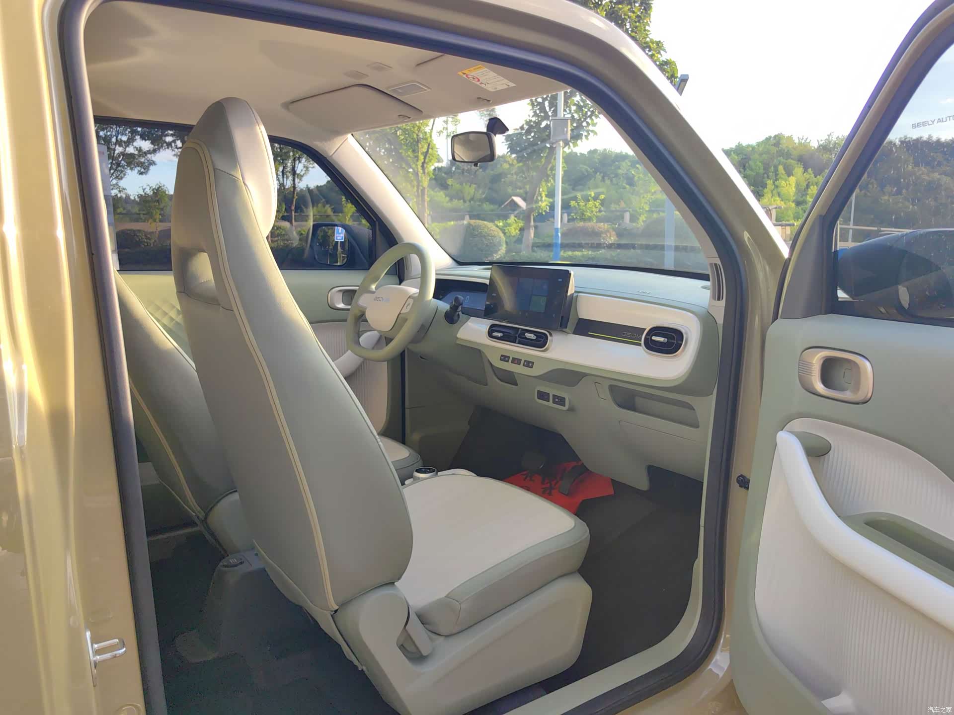 Geely Panda, 2025 13