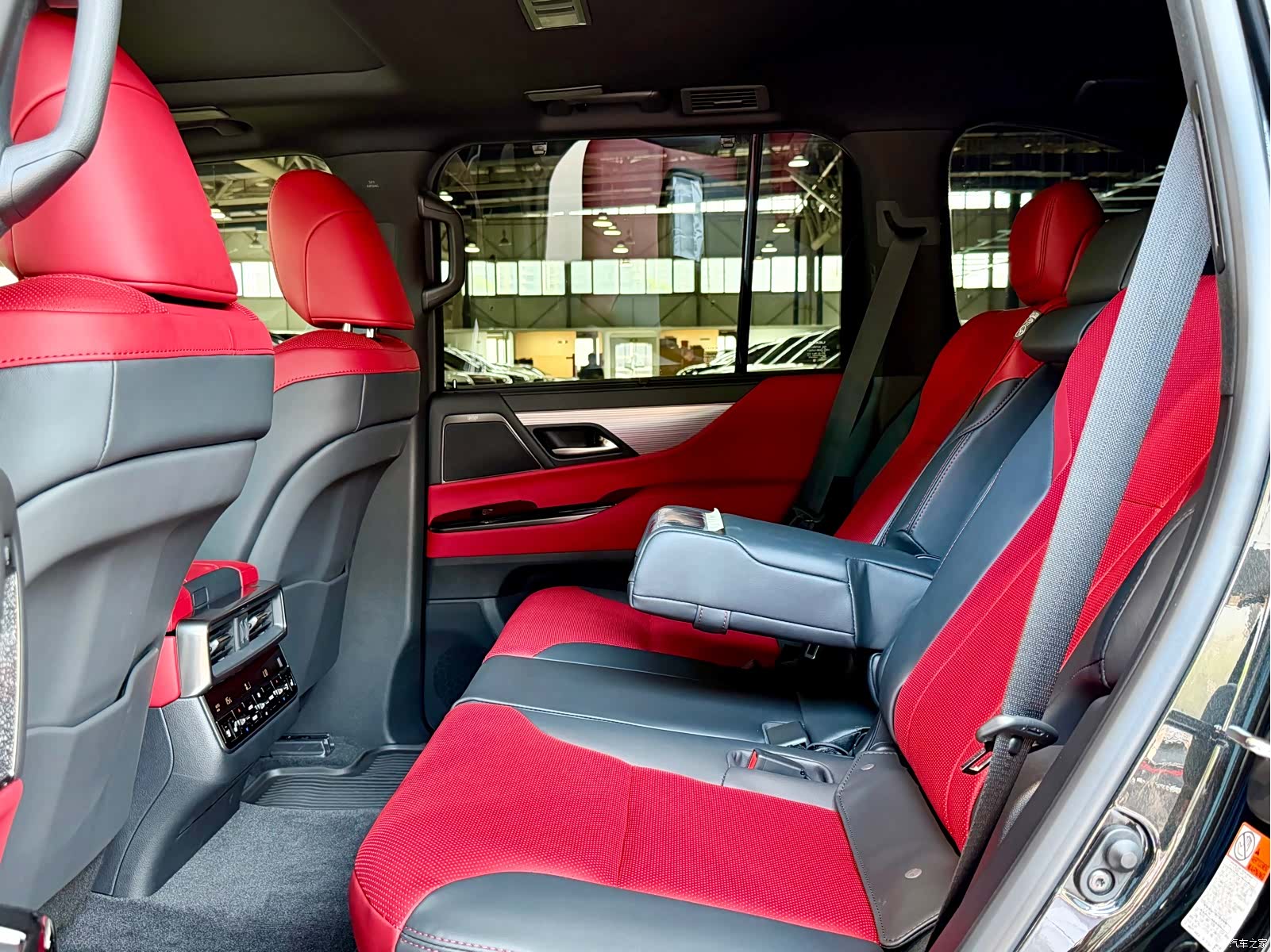 Lexus LX, 2026 29