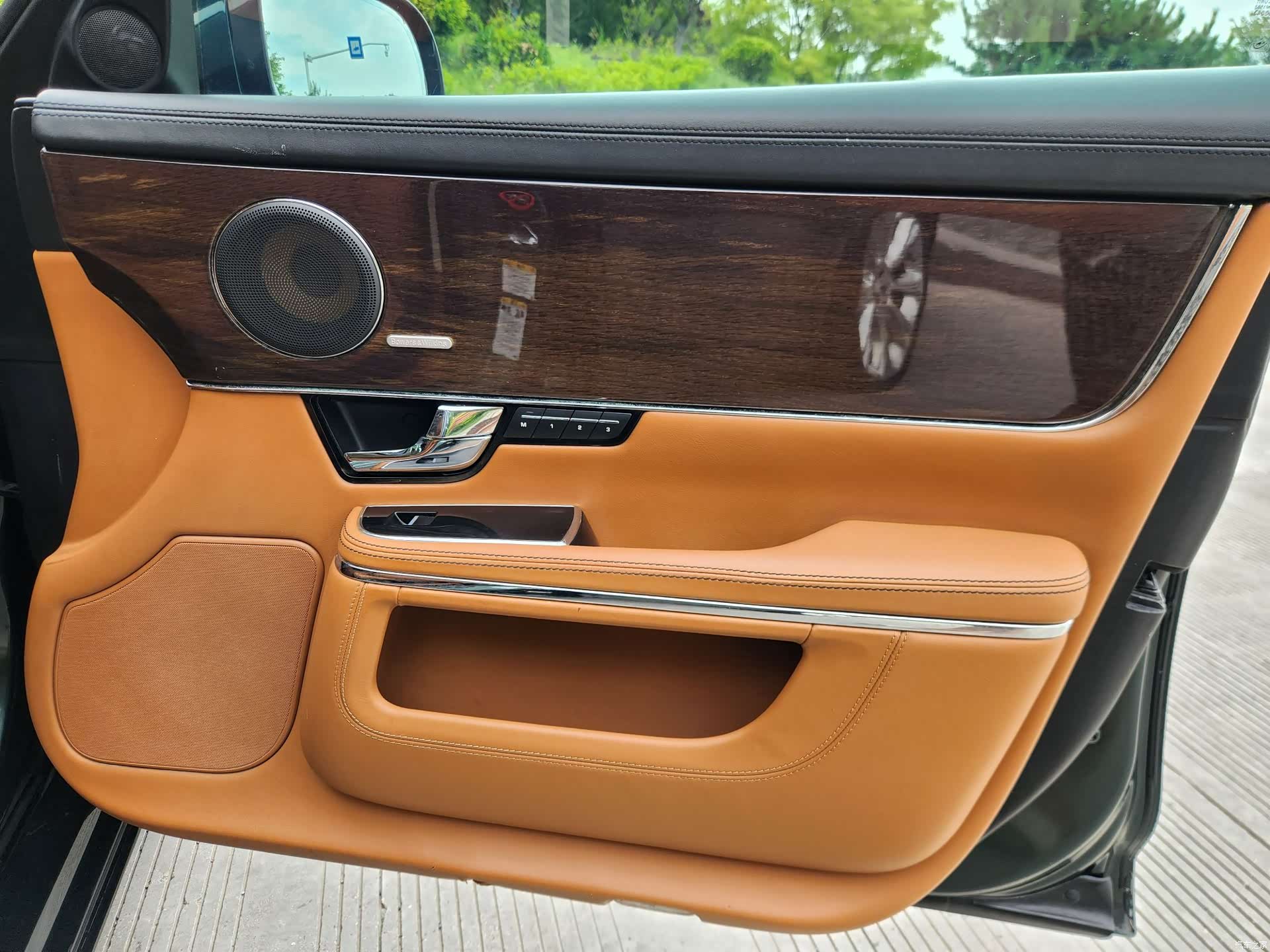 Jaguar XJ, 2012 11