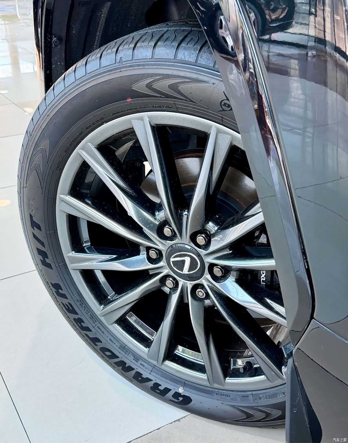 Lexus LX, 2026 3