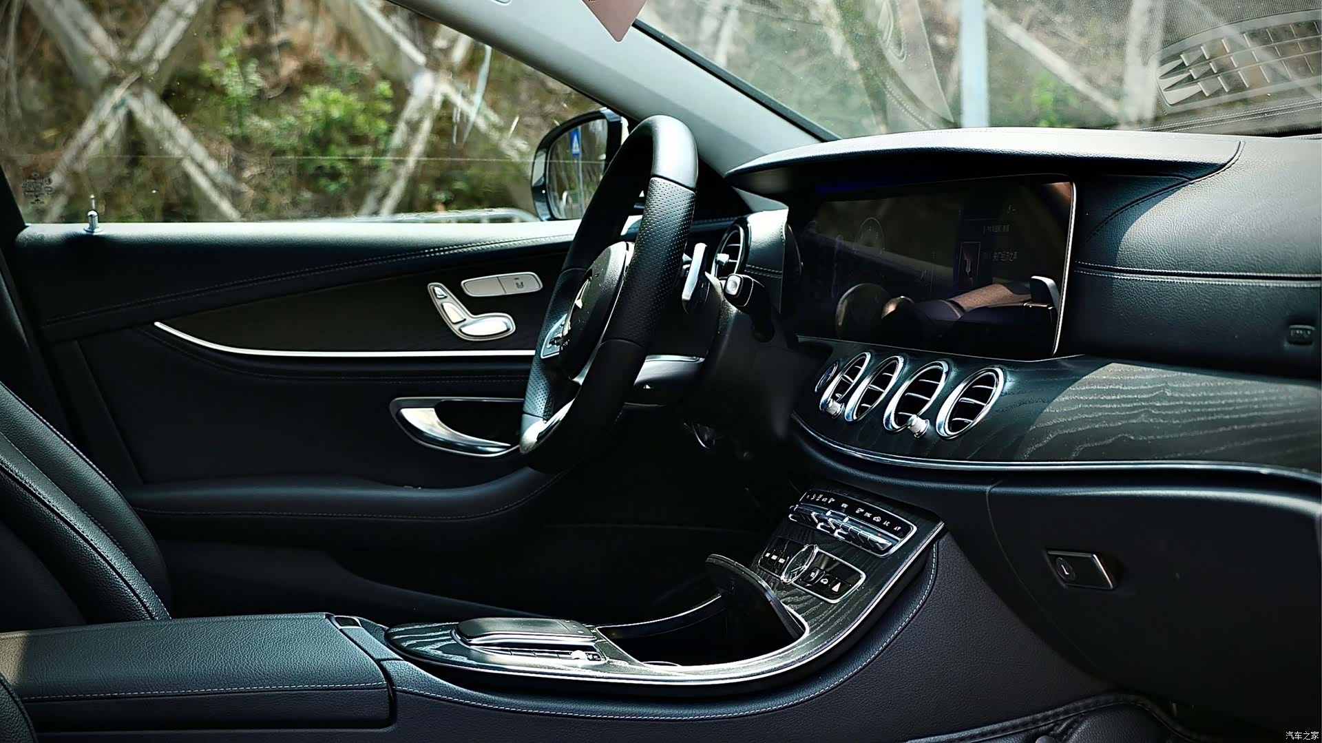 Mercedes-Benz E-Class, 2019 14