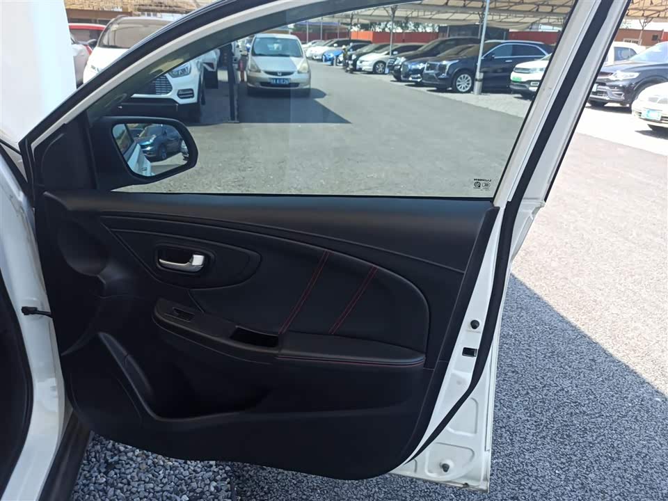 Luxgen U5 SUV Luxgen U5 SUV