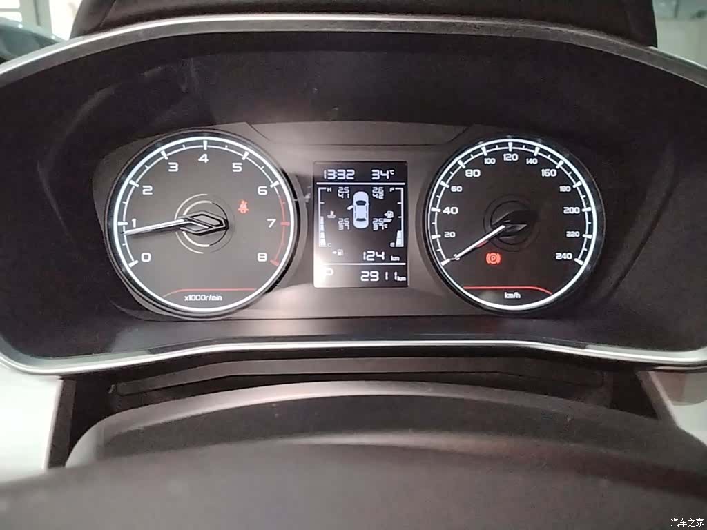 Geely Coolray, 2025 12